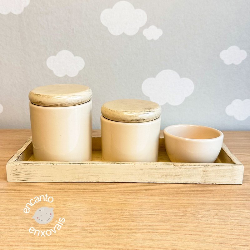 01 kit higiene para bebe detalhes ceramica com bandeja bege madeira
