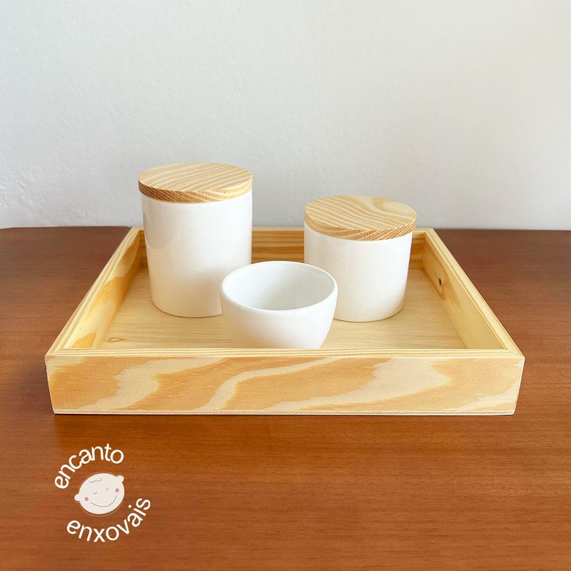 Kit Higiene para Bebê Detalhes Cerâmica com Bandeja Off White Com Tampa em Madeira